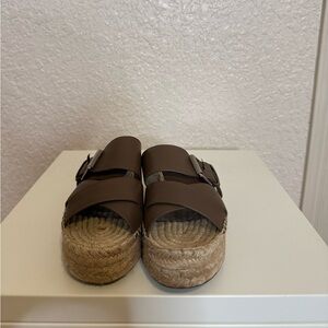 Brand: Marc Fisher / Style: Venita / Color: Medium Green Leather / Size: 5.5M